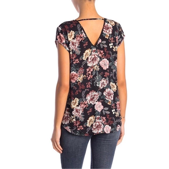 Halogen Top Women's Size XL Black Rose Floral Double V-Neck Flowy Blouse Career - Picture 8 of 8